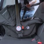 Cómo instalar una silla de bebé en el coche