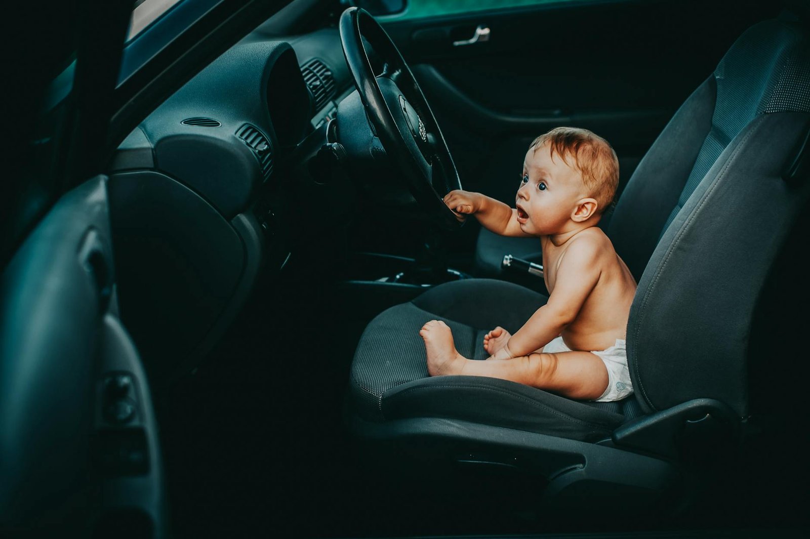 Guía completa: Sillas de coche para bebés y su seguridad en 2025